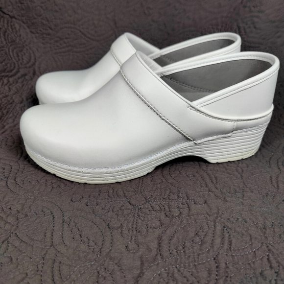 NOT FOR SALE Dansko Women's LT Professional Leather Slip On White Clogs - Picture 1 of 11